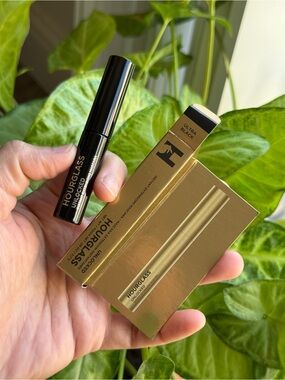 Hourglass Unlocked Instant Extensions Defining & Lengthening Tubing Mascara